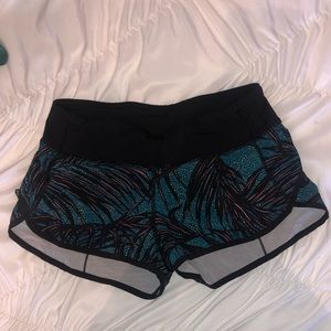 Lululemon shorts size 4